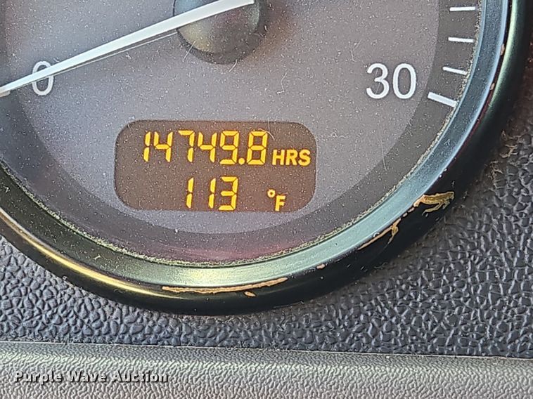 image for item EJ2869 2015 Peterbilt 365 semi truck