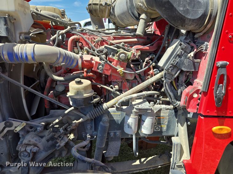 image for item EJ2869 2015 Peterbilt 365 semi truck