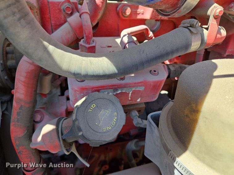 image for item EJ2869 2015 Peterbilt 365 semi truck