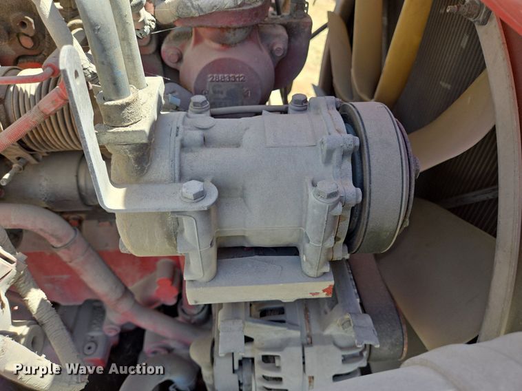 image for item EJ2869 2015 Peterbilt 365 semi truck