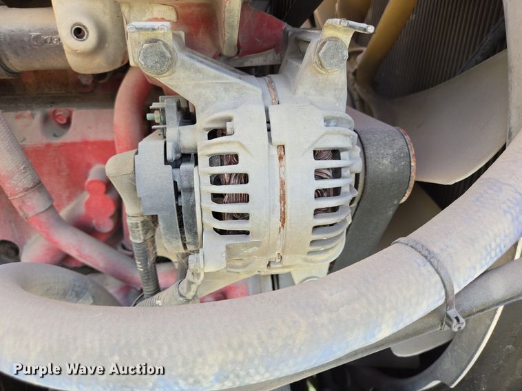 image for item EJ2869 2015 Peterbilt 365 semi truck