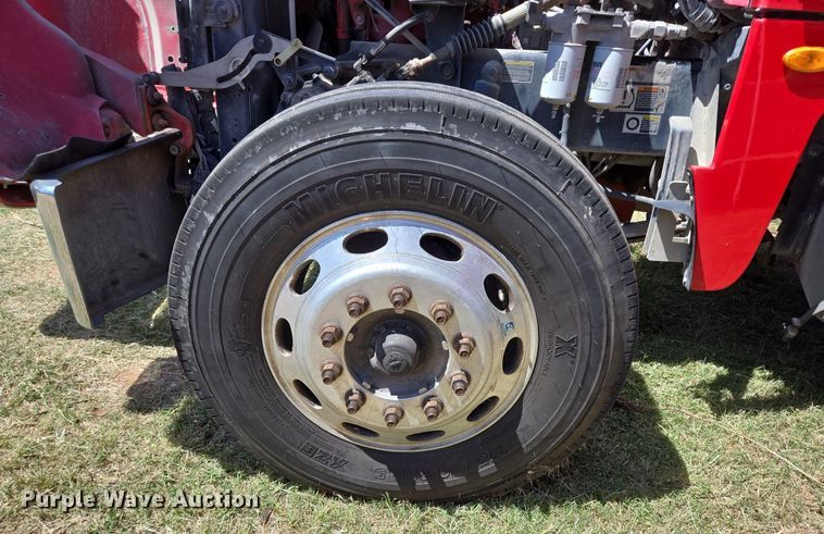 image for item EJ2869 2015 Peterbilt 365 semi truck