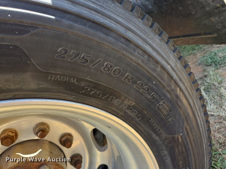 image for item EJ2869 2015 Peterbilt 365 semi truck