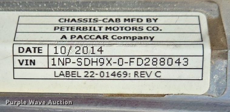 image for item EJ2869 2015 Peterbilt 365 semi truck