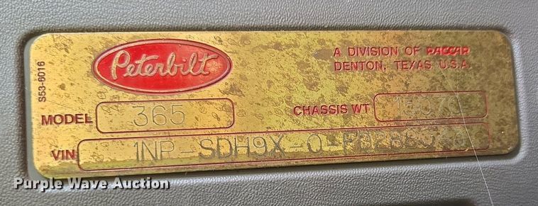 image for item EJ2869 2015 Peterbilt 365 semi truck