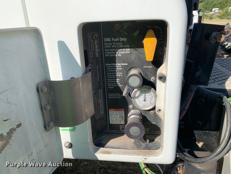 image for item EJ2870 2016 Kenworth  T880 semi truck