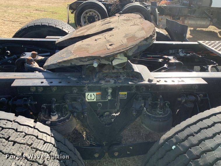 image for item EJ2870 2016 Kenworth  T880 semi truck