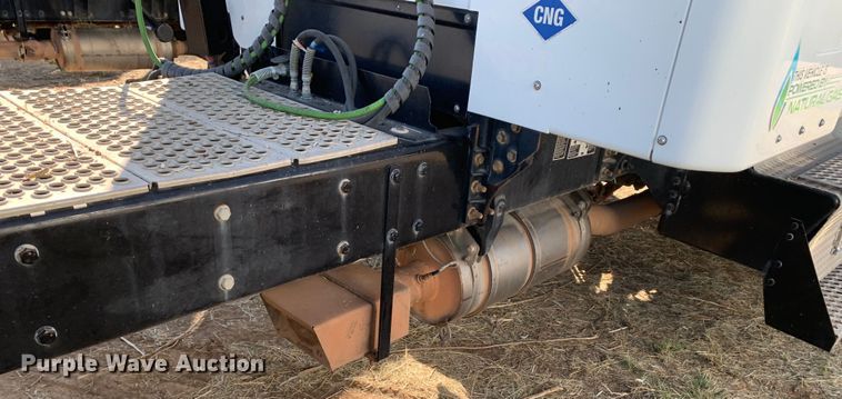 image for item EJ2870 2016 Kenworth  T880 semi truck