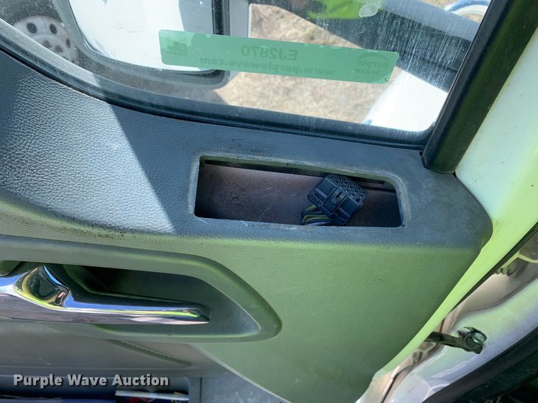 image for item EJ2870 2016 Kenworth  T880 semi truck