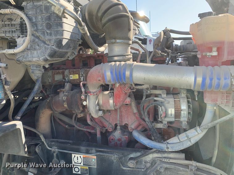 image for item EJ2870 2016 Kenworth  T880 semi truck