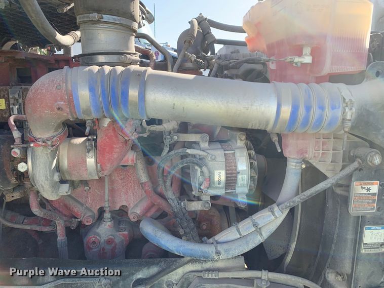 image for item EJ2870 2016 Kenworth  T880 semi truck