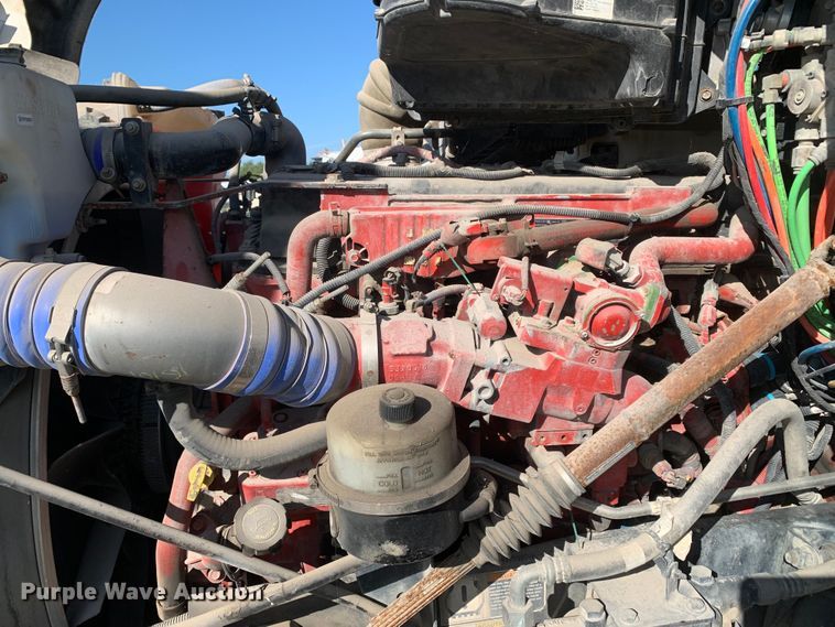 image for item EJ2870 2016 Kenworth  T880 semi truck