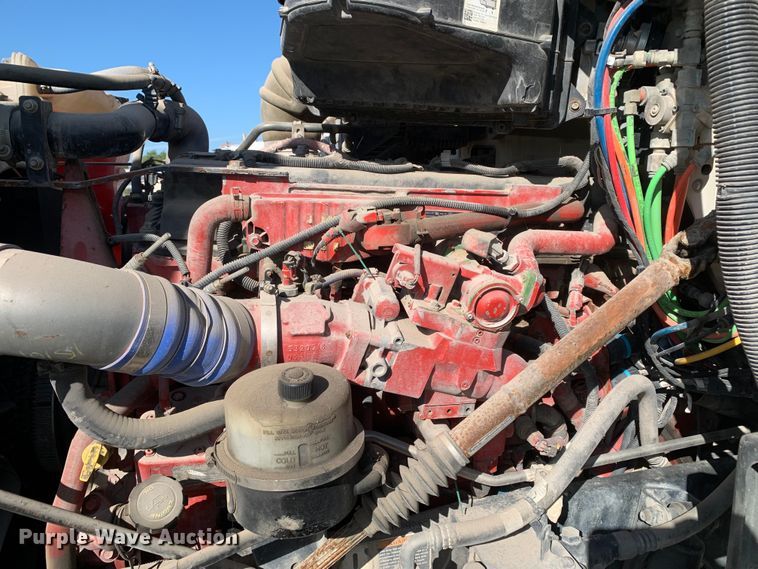 image for item EJ2870 2016 Kenworth  T880 semi truck