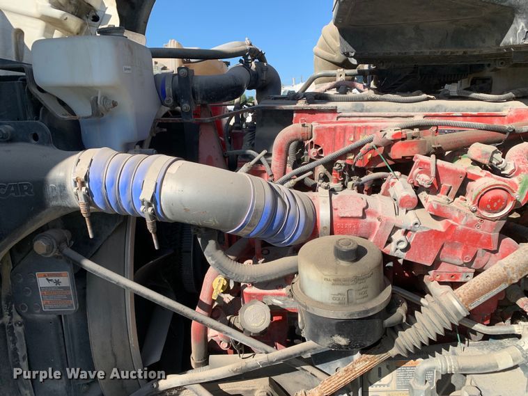 image for item EJ2870 2016 Kenworth  T880 semi truck