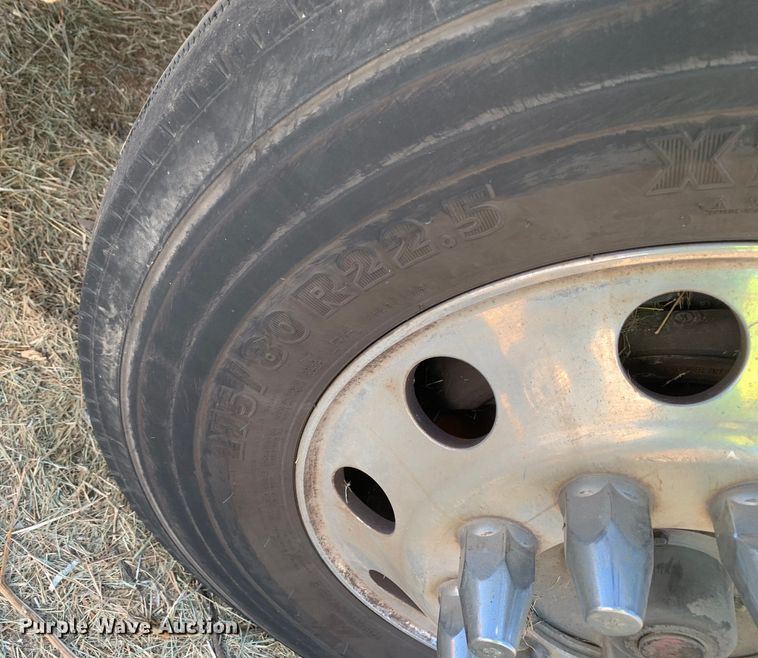 image for item EJ2870 2016 Kenworth  T880 semi truck