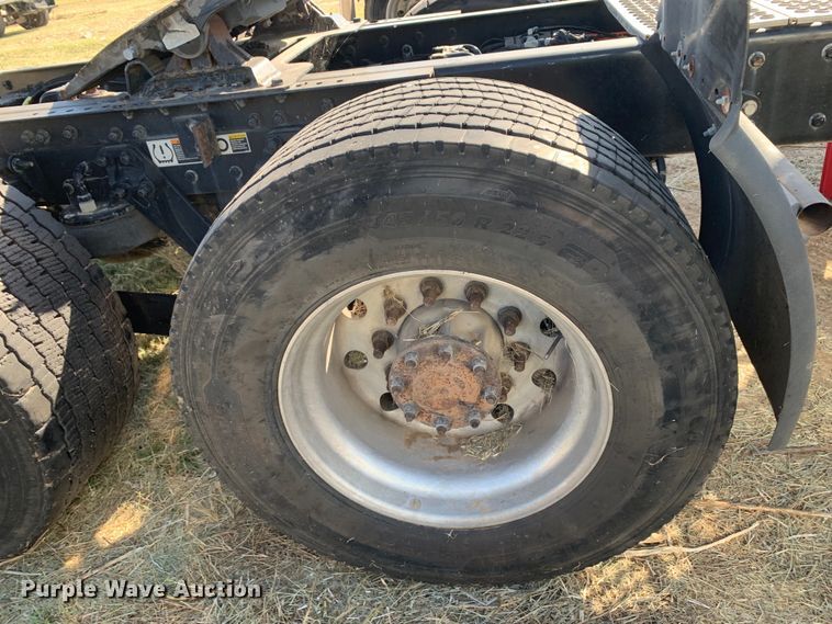 image for item EJ2870 2016 Kenworth  T880 semi truck