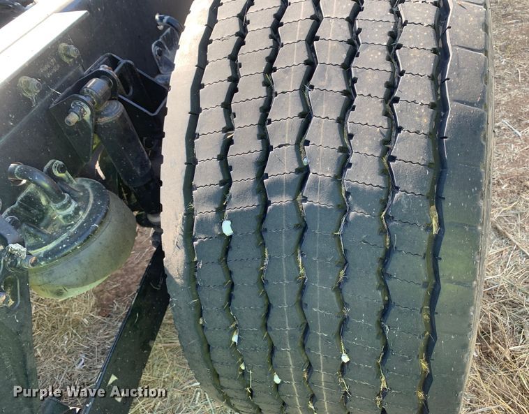 image for item EJ2870 2016 Kenworth  T880 semi truck