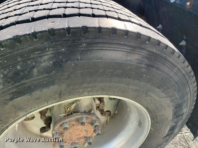 image for item EJ2870 2016 Kenworth  T880 semi truck