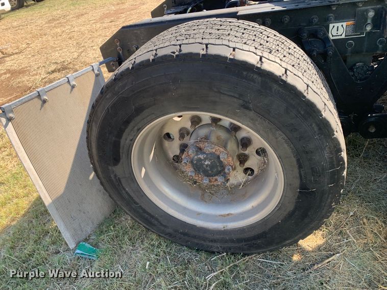 image for item EJ2870 2016 Kenworth  T880 semi truck