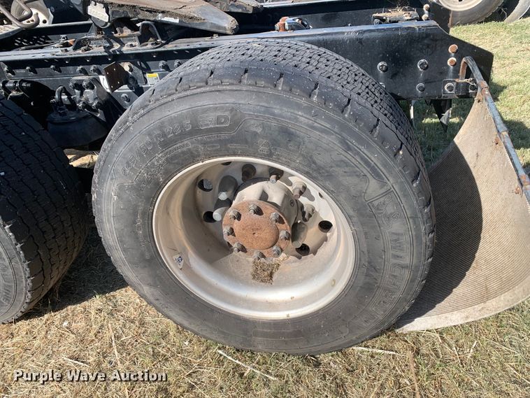 image for item EJ2870 2016 Kenworth  T880 semi truck