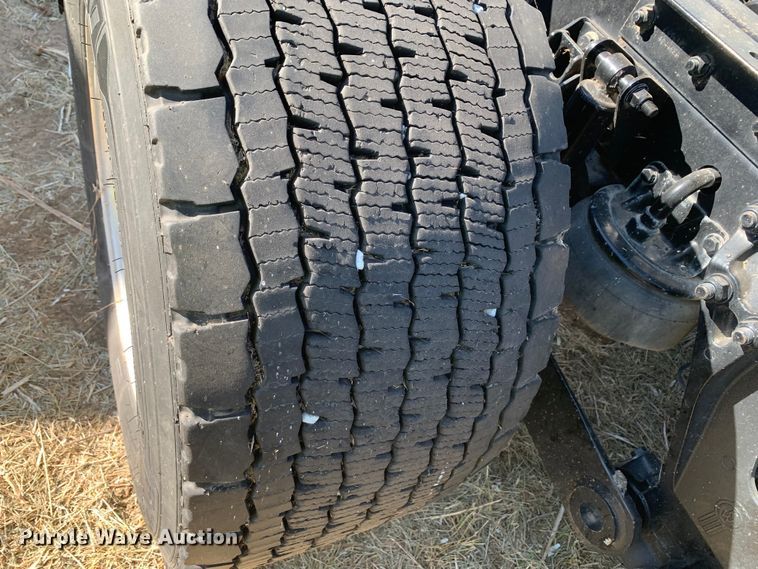 image for item EJ2870 2016 Kenworth  T880 semi truck