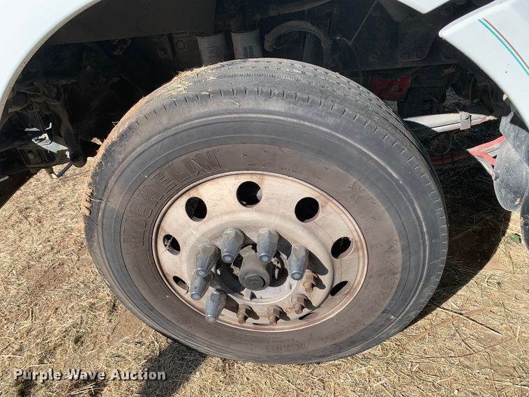 image for item EJ2870 2016 Kenworth  T880 semi truck