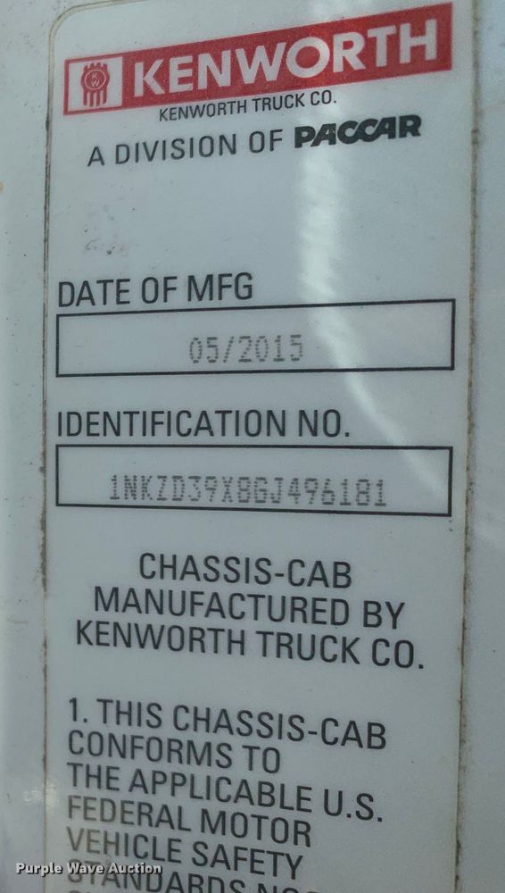 image for item EJ2870 2016 Kenworth  T880 semi truck