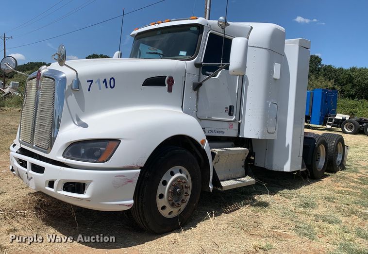image for item EJ2871 2014 Kenworth  T660 semi truck