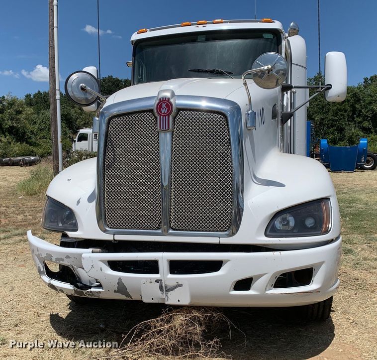 image for item EJ2871 2014 Kenworth  T660 semi truck