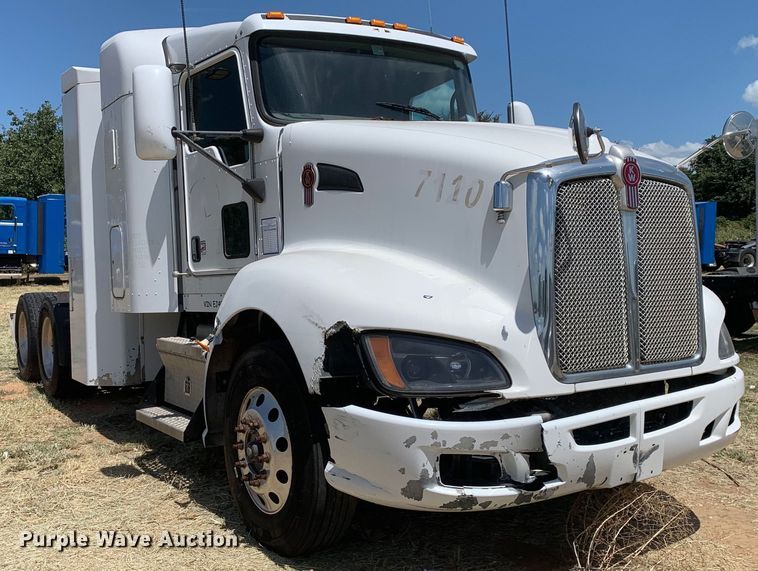 image for item EJ2871 2014 Kenworth  T660 semi truck