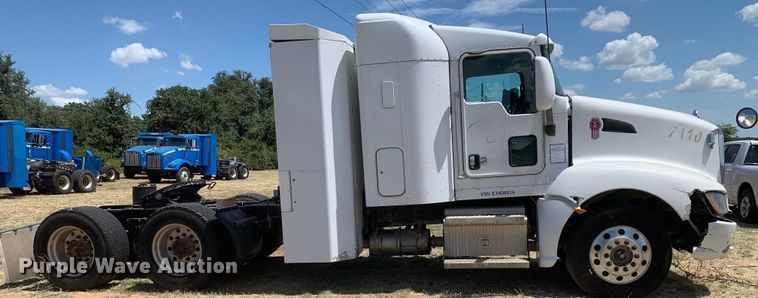 image for item EJ2871 2014 Kenworth  T660 semi truck