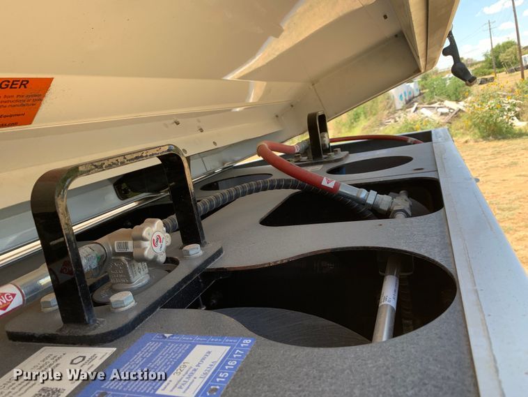 image for item EJ2871 2014 Kenworth  T660 semi truck