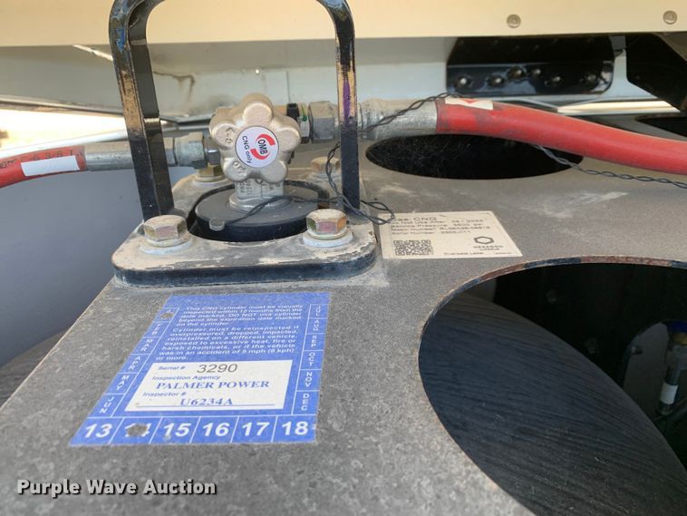 image for item EJ2871 2014 Kenworth  T660 semi truck