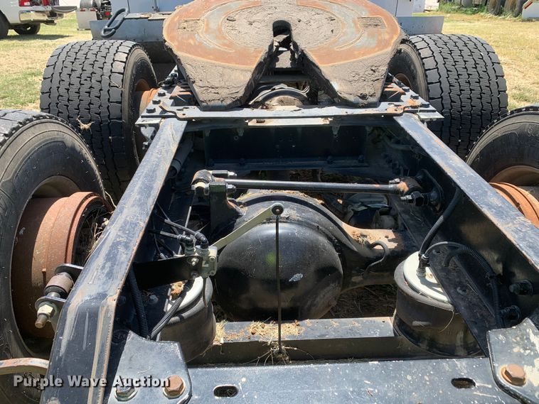 image for item EJ2871 2014 Kenworth  T660 semi truck