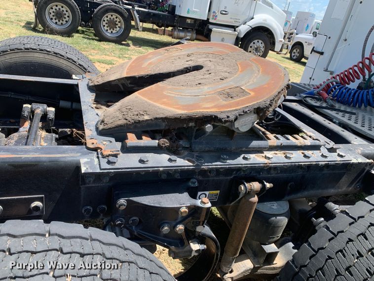 image for item EJ2871 2014 Kenworth  T660 semi truck