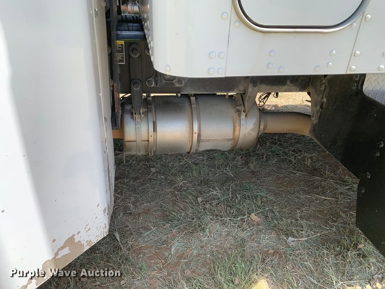 image for item EJ2871 2014 Kenworth  T660 semi truck