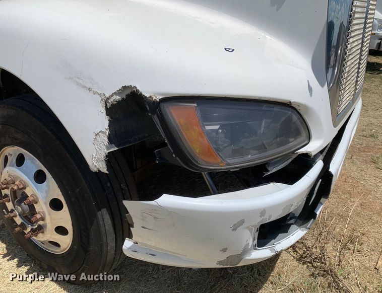 image for item EJ2871 2014 Kenworth  T660 semi truck