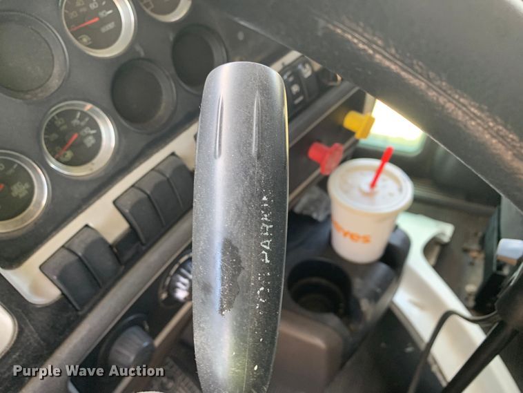 image for item EJ2871 2014 Kenworth  T660 semi truck