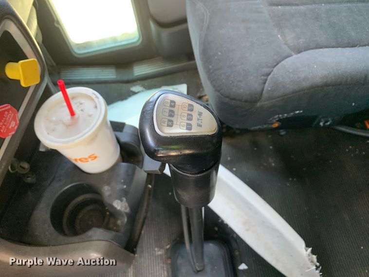 image for item EJ2871 2014 Kenworth  T660 semi truck