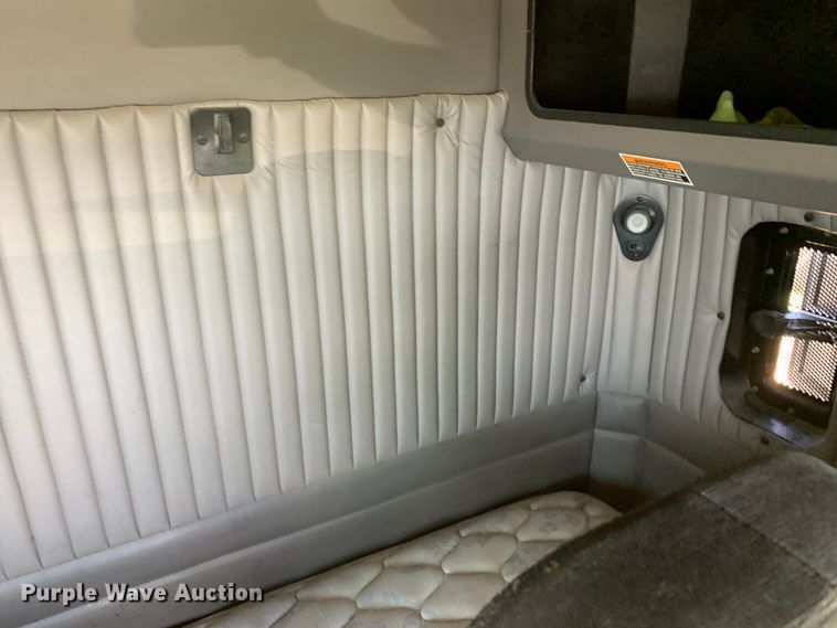 image for item EJ2871 2014 Kenworth  T660 semi truck