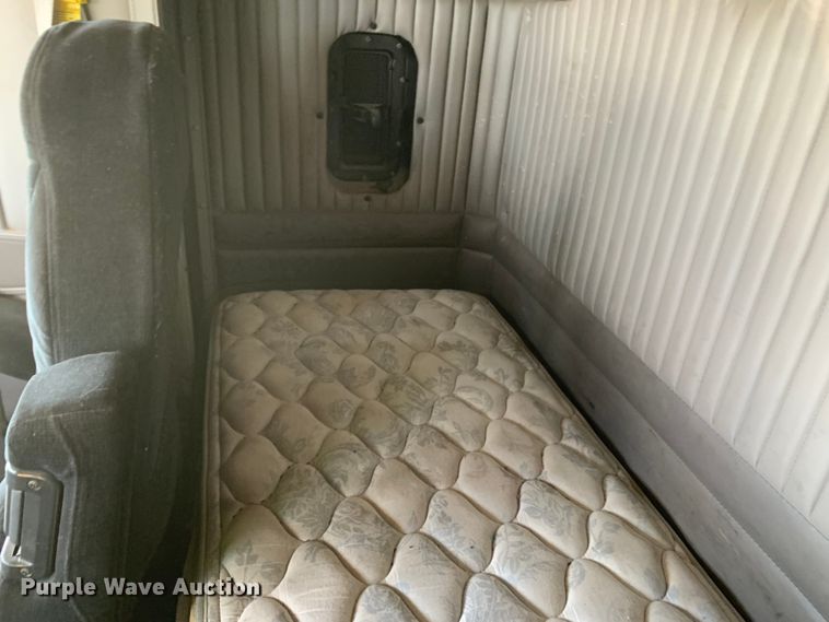 image for item EJ2871 2014 Kenworth  T660 semi truck