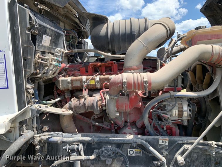 image for item EJ2871 2014 Kenworth  T660 semi truck