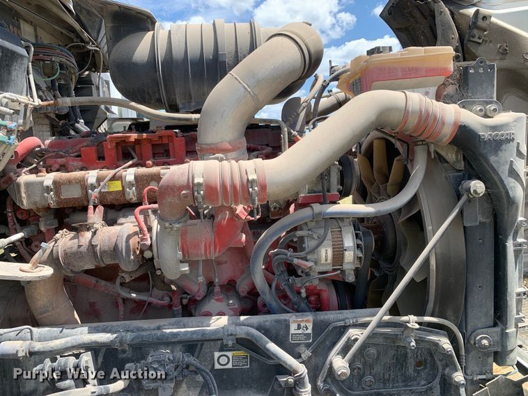 image for item EJ2871 2014 Kenworth  T660 semi truck