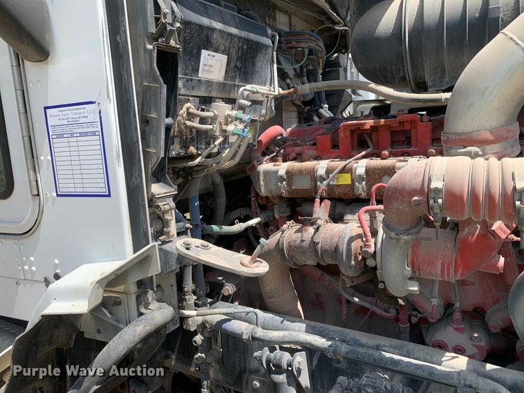 image for item EJ2871 2014 Kenworth  T660 semi truck