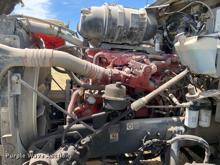 image for item EJ2871 2014 Kenworth  T660 semi truck