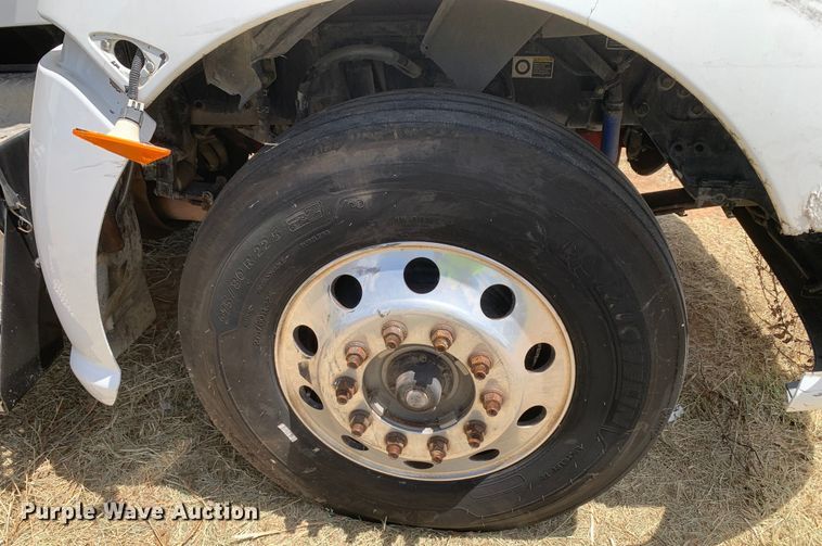 image for item EJ2871 2014 Kenworth  T660 semi truck