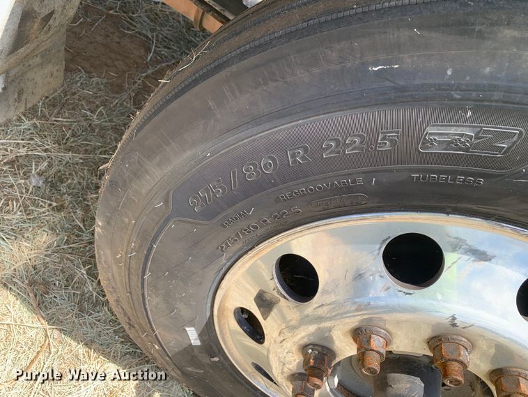 image for item EJ2871 2014 Kenworth  T660 semi truck