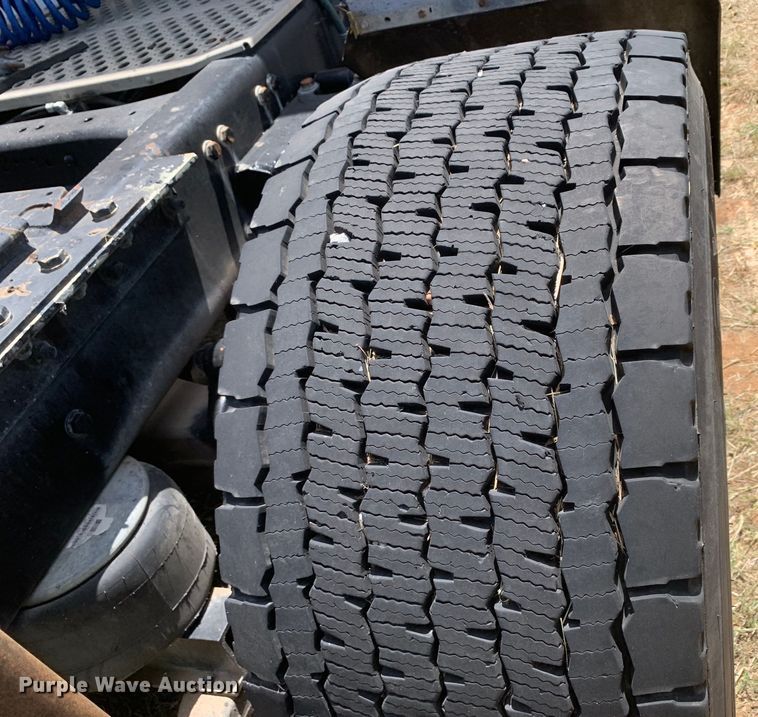 image for item EJ2871 2014 Kenworth  T660 semi truck