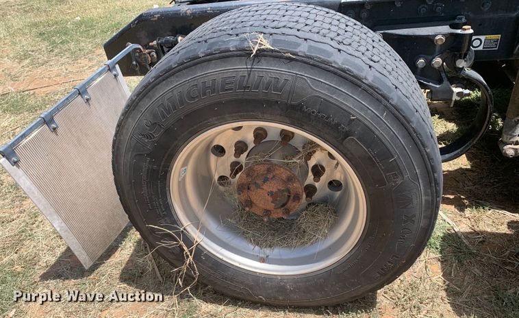 image for item EJ2871 2014 Kenworth  T660 semi truck