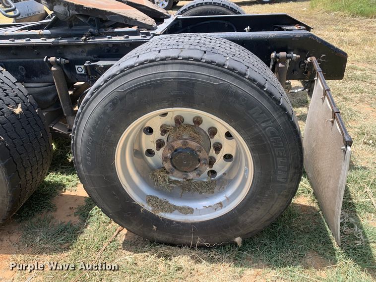 image for item EJ2871 2014 Kenworth  T660 semi truck